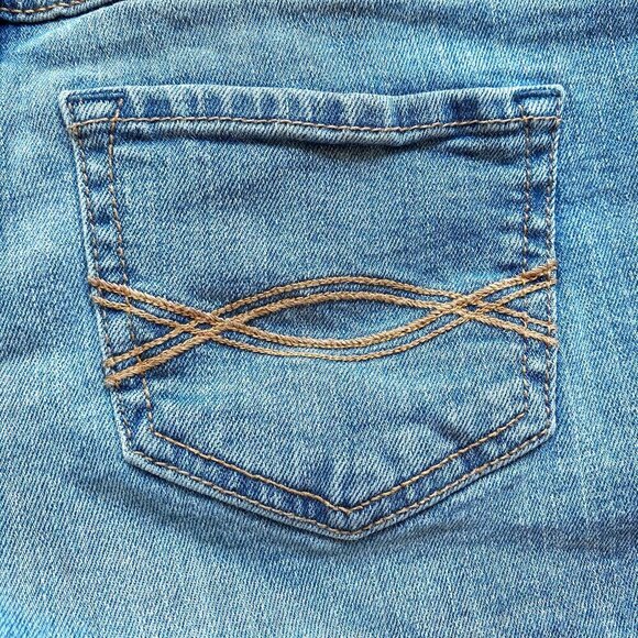 Abercrombie Kids Girls Blue Denim Shorts Size 15/16 Light Wash 5" Inseam Cuffed - Picture 3 of 10